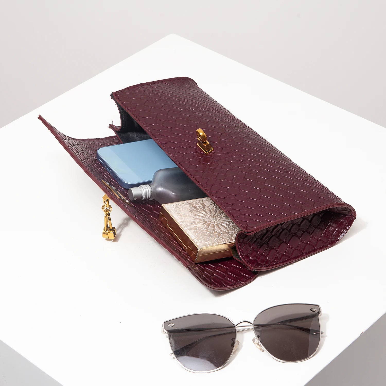 Victoria Lock Clutch