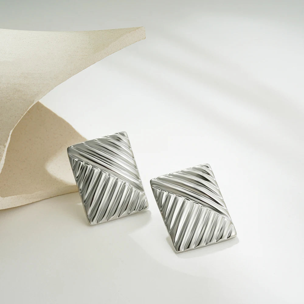 Gold Interlocking Hoop Earrings Garmentchic