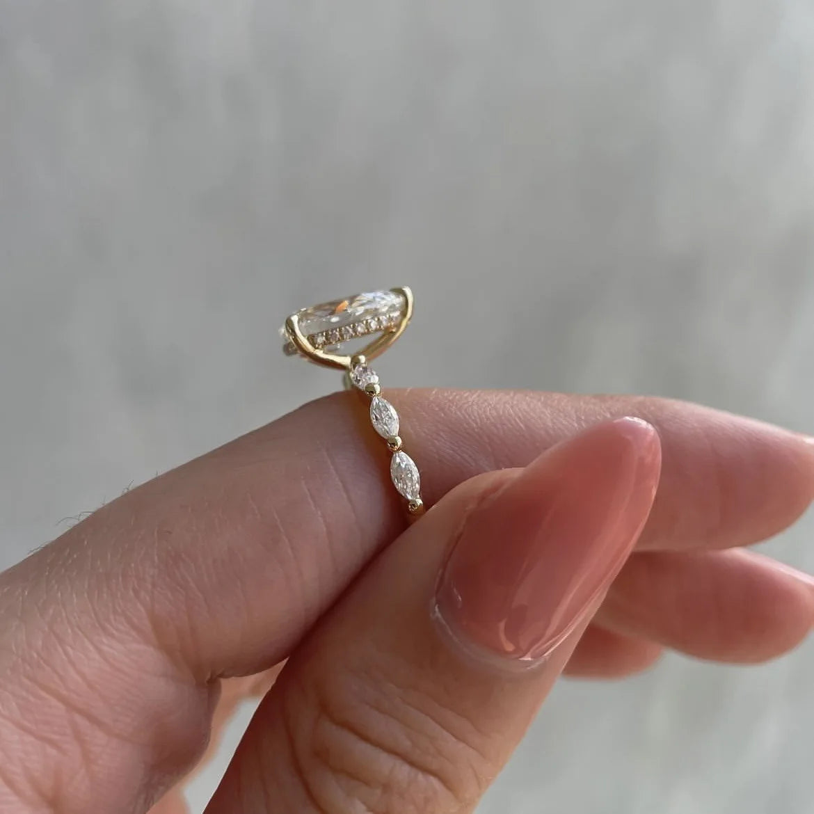 Luxury Pear-Cut Crystal Ring Garmentchic